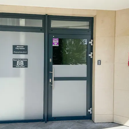 B1 - Duke Room - Warsaw City Haven - Shared Bathroom Exterior photo